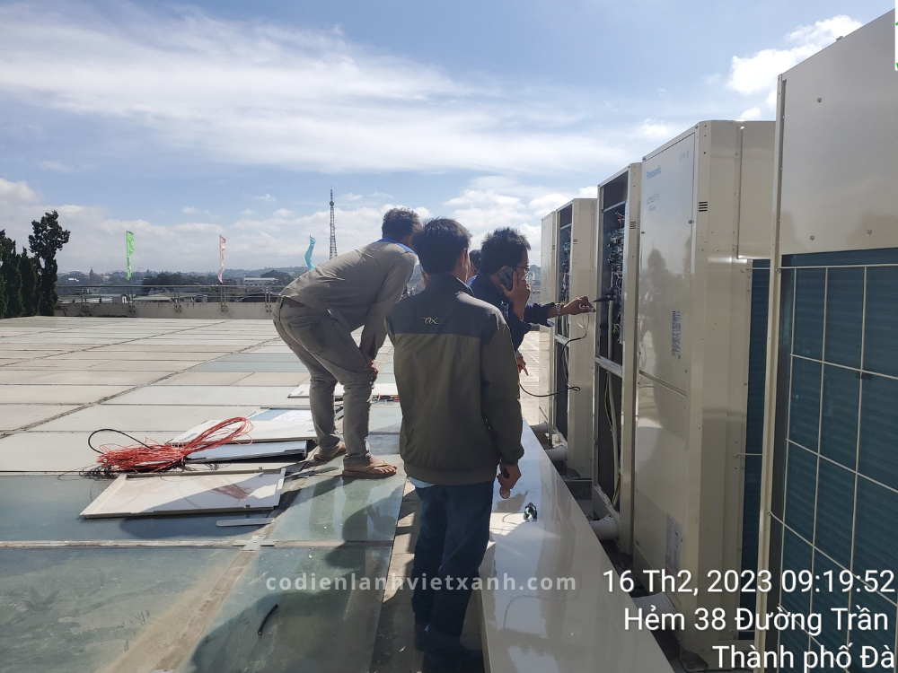 Thi-cong-lap-dat-he-thong-DHKK-trung-tam- VRV-Daikin